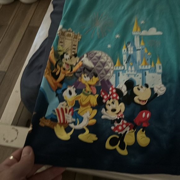 Large Walt Disney 2019 single stitch - Picture 3 of 5